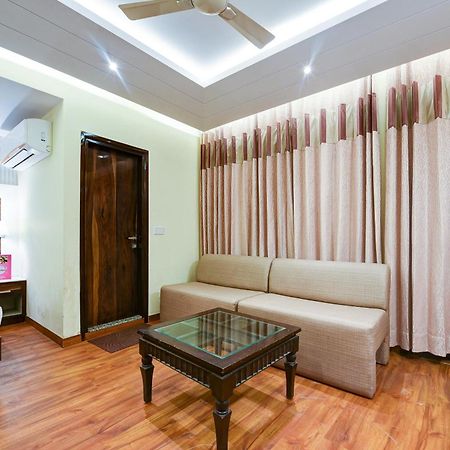 Hotel Geet Deluxe Нью-Дели Экстерьер фото
