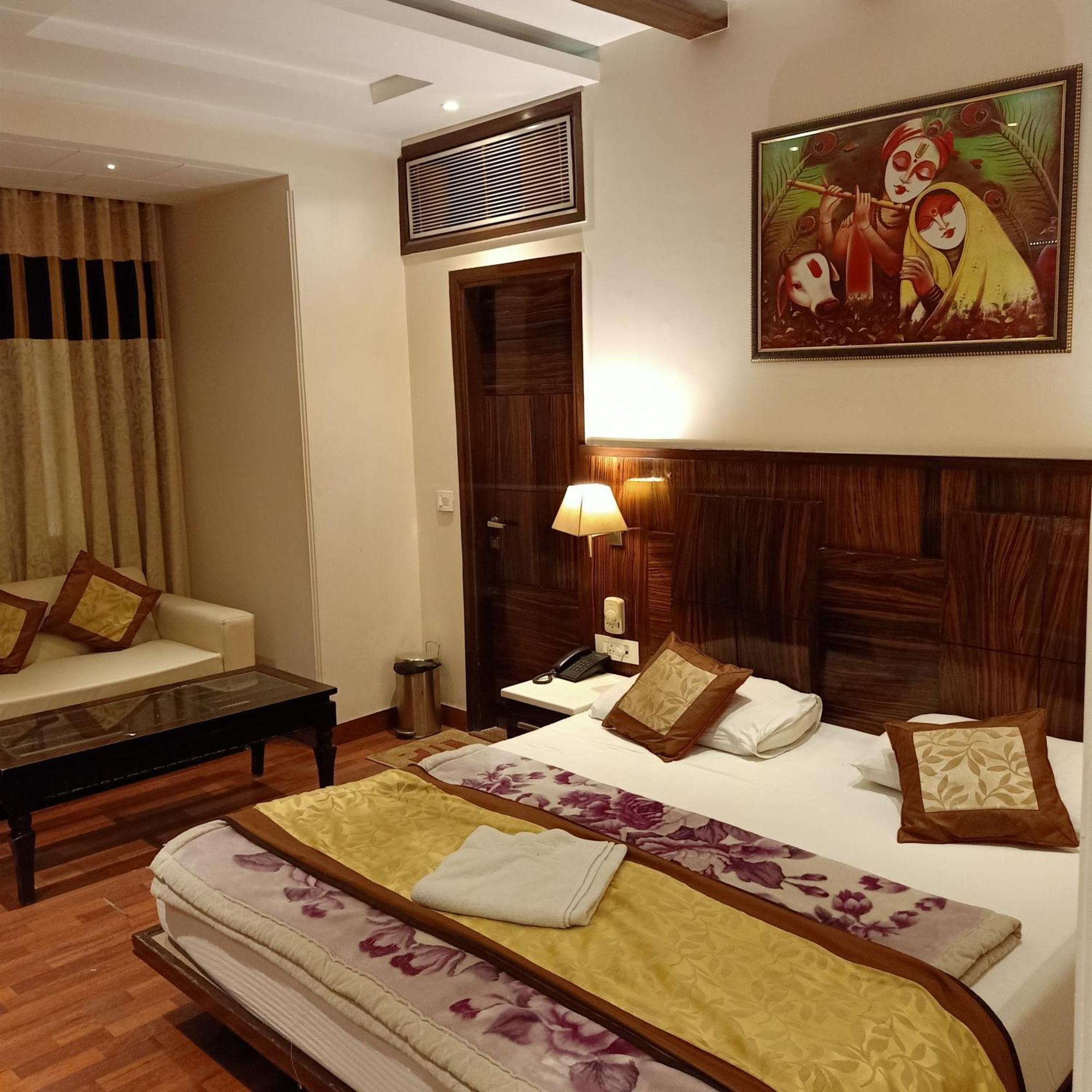 Hotel Geet Deluxe Нью-Дели Экстерьер фото