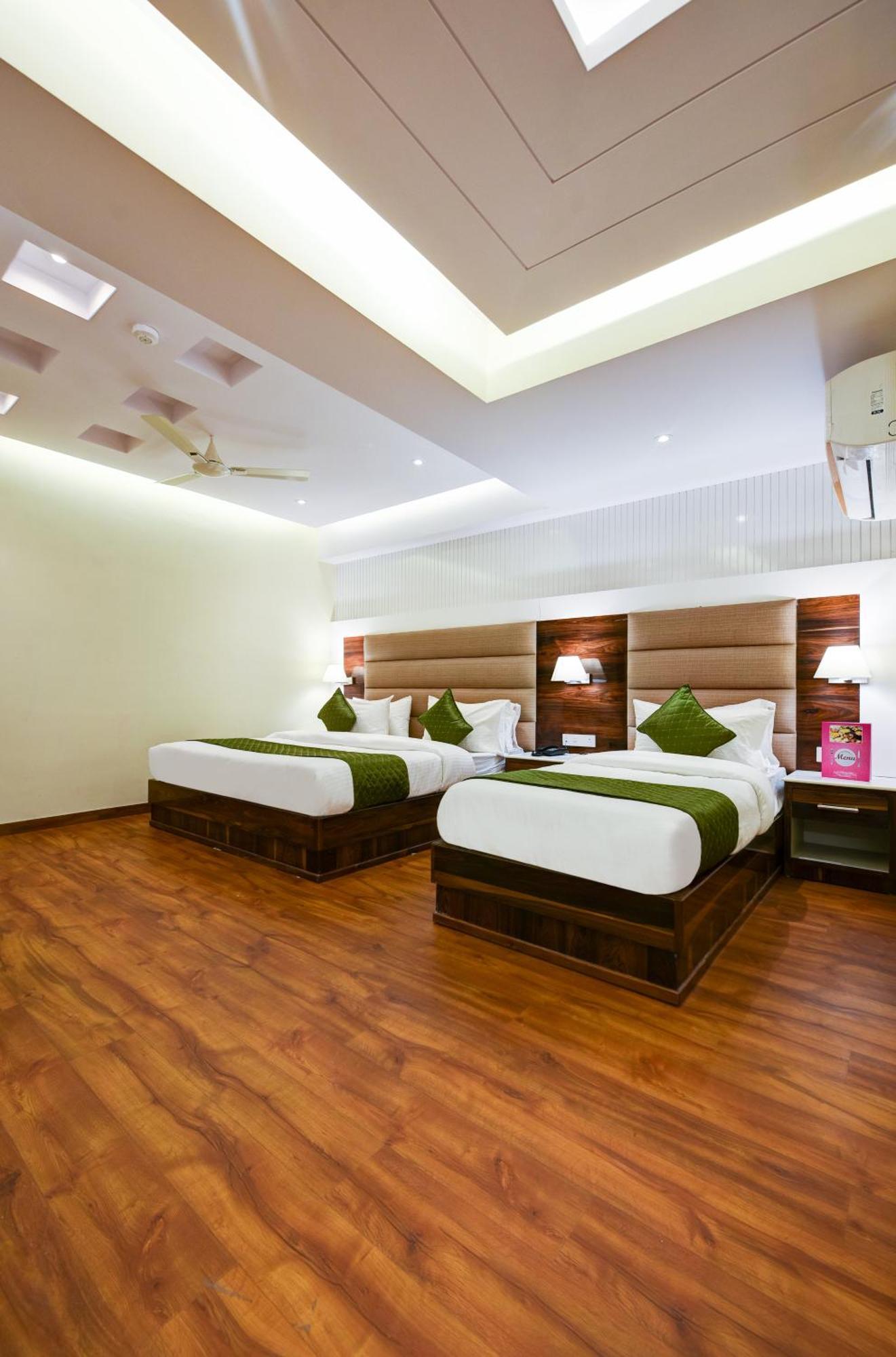 Hotel Geet Deluxe Нью-Дели Экстерьер фото