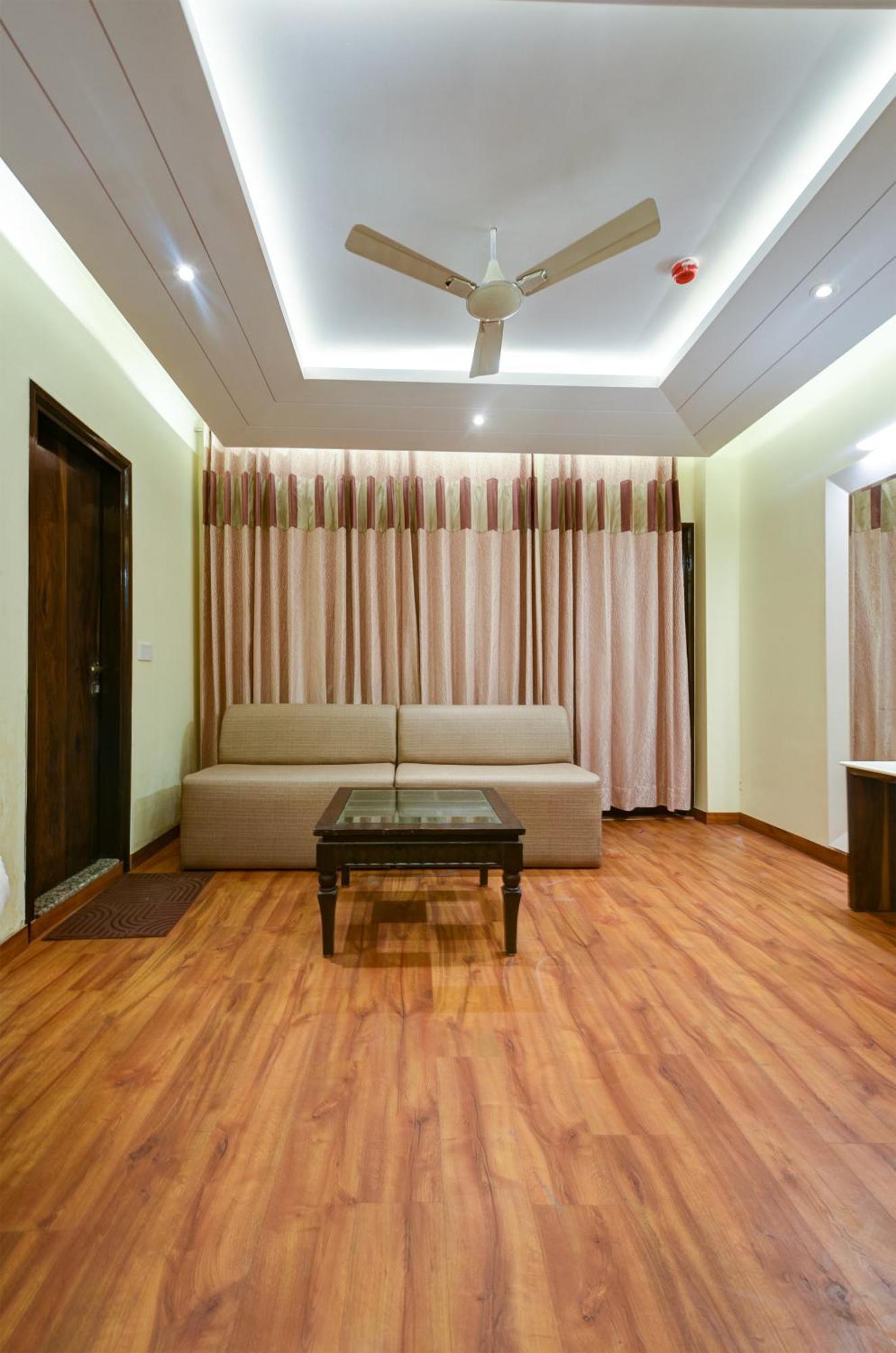 Hotel Geet Deluxe Нью-Дели Экстерьер фото