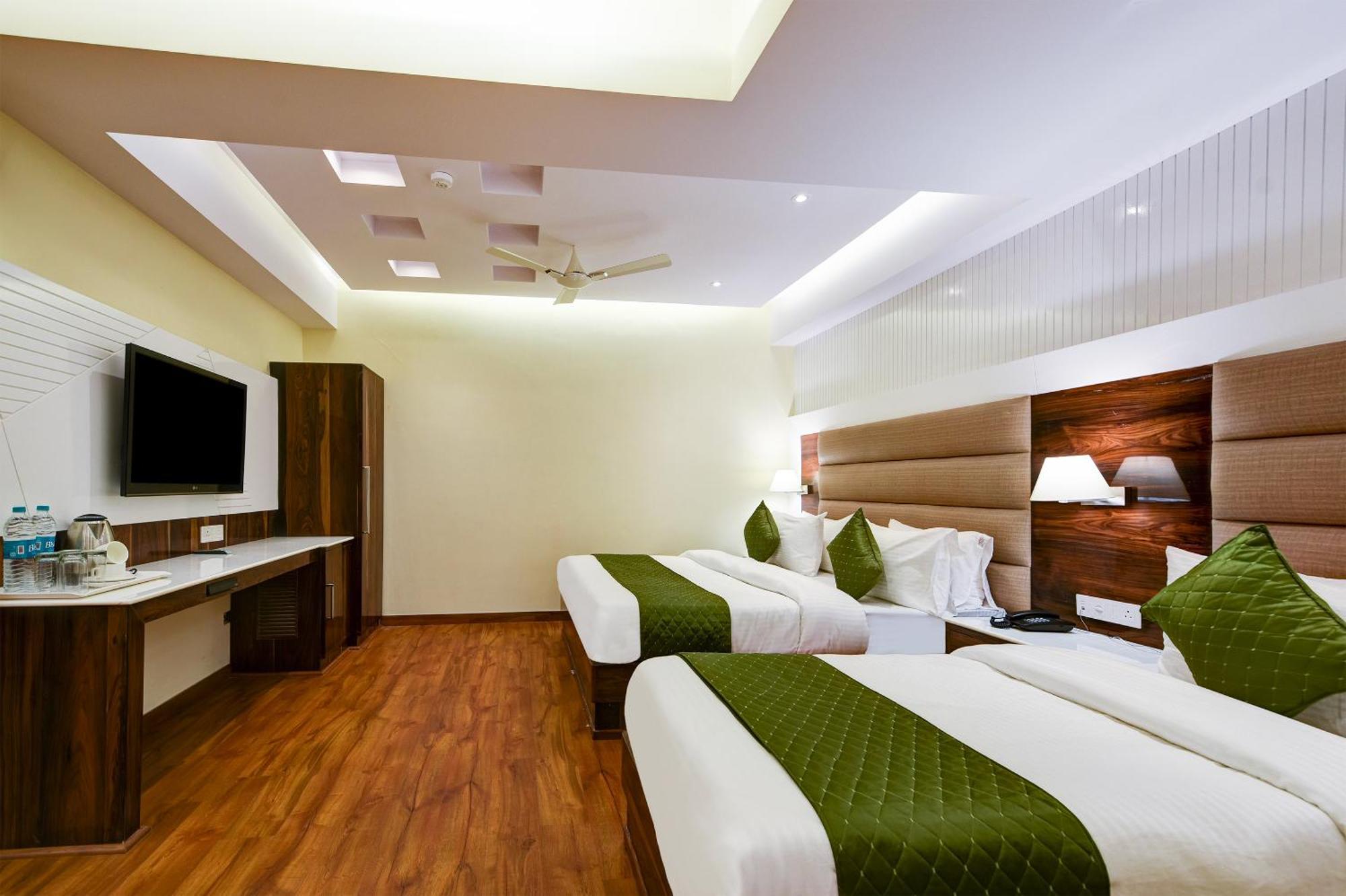Hotel Geet Deluxe Нью-Дели Экстерьер фото