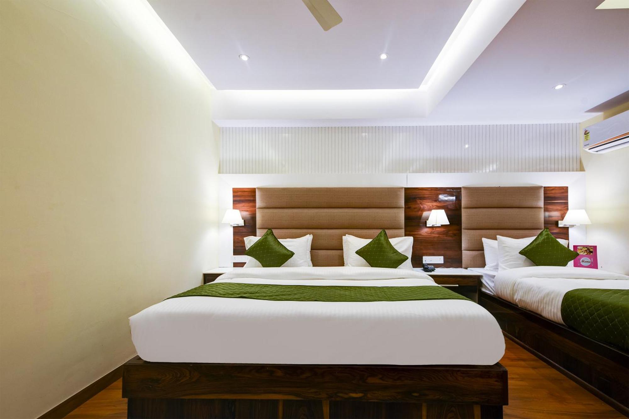 Hotel Geet Deluxe Нью-Дели Экстерьер фото