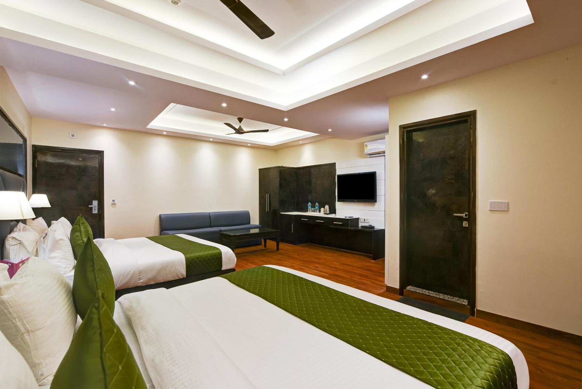Hotel Geet Deluxe Нью-Дели Экстерьер фото
