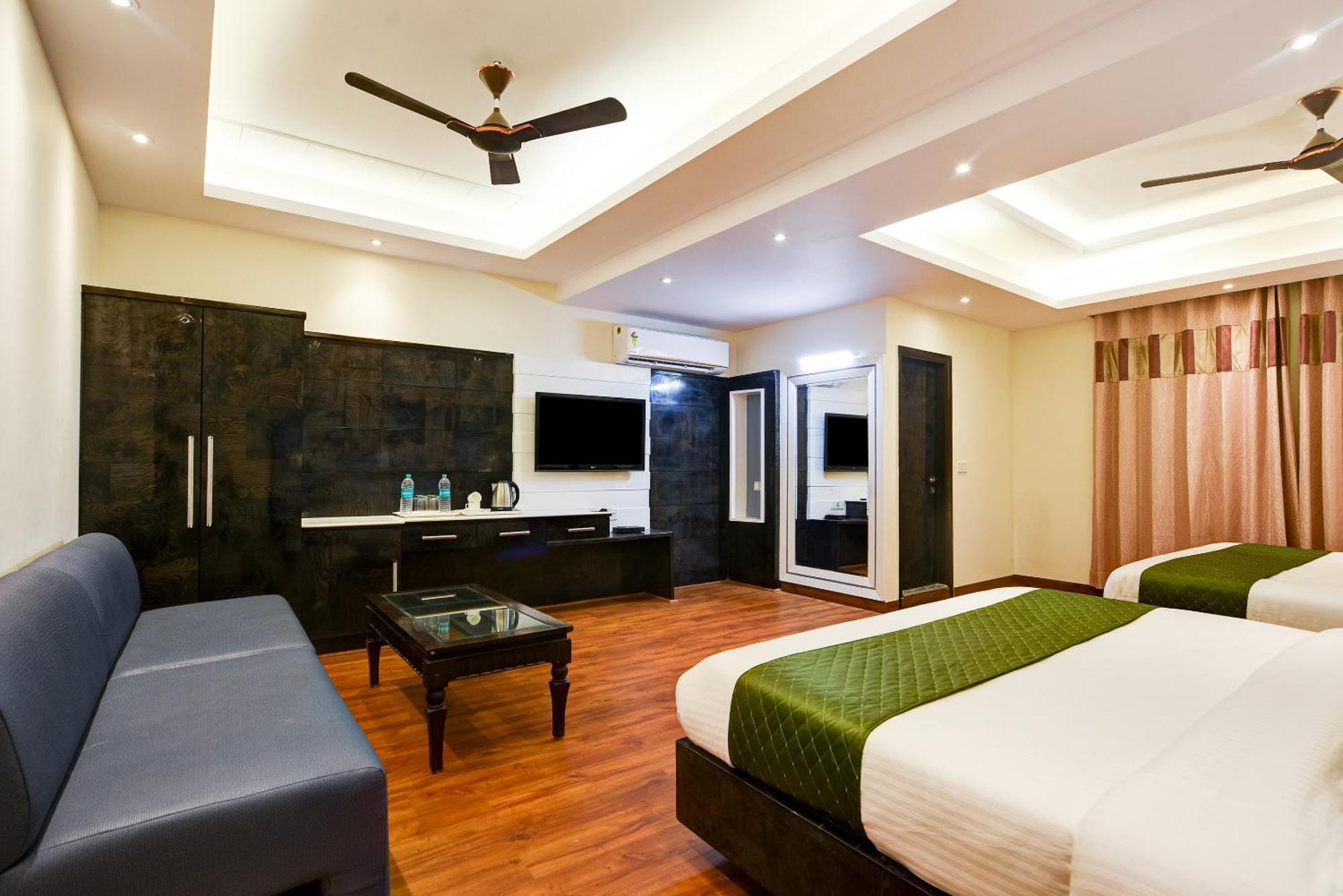 Hotel Geet Deluxe Нью-Дели Экстерьер фото