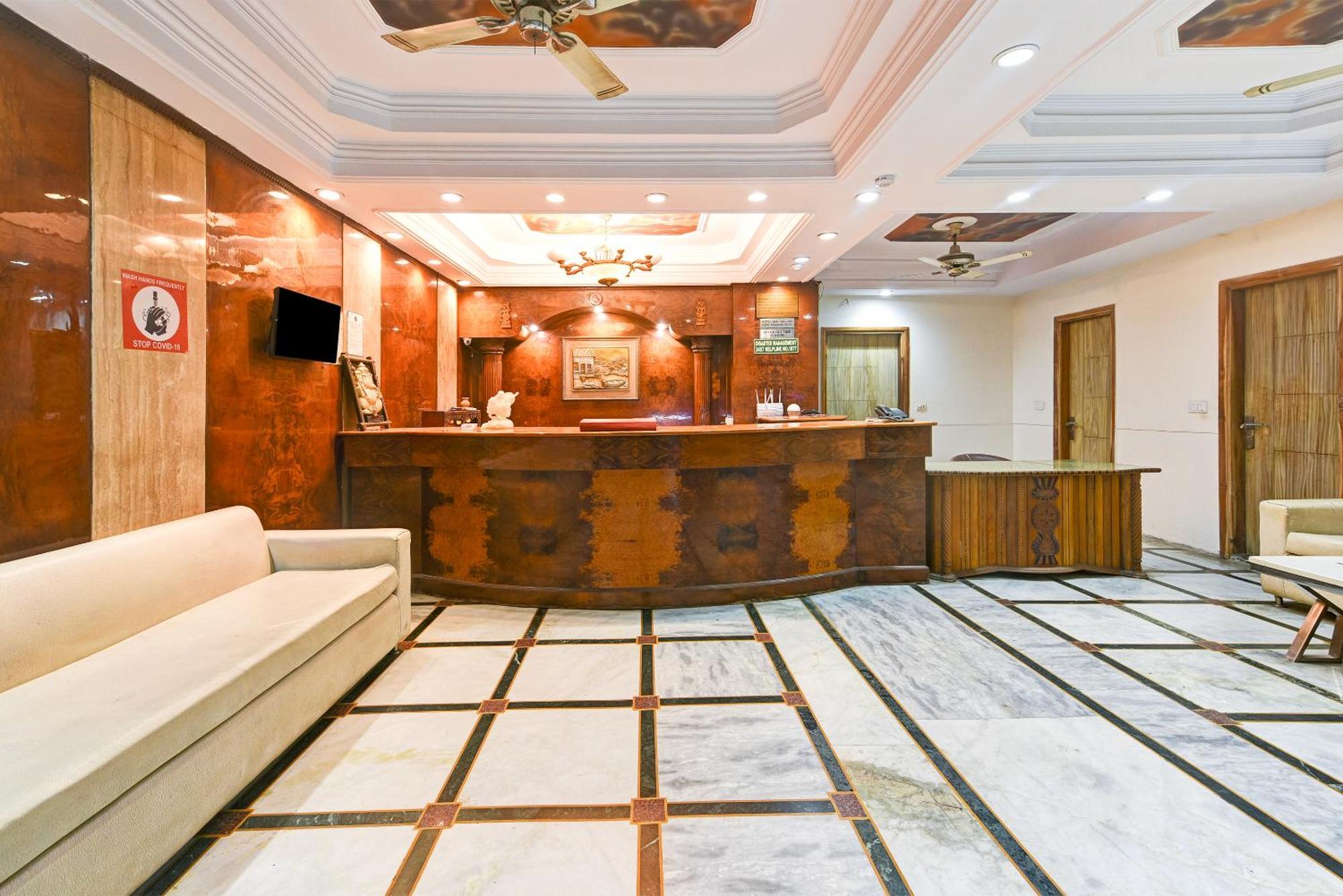 Hotel Geet Deluxe Нью-Дели Экстерьер фото