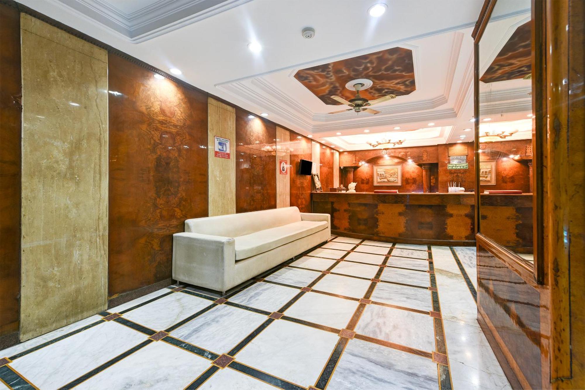 Hotel Geet Deluxe Нью-Дели Экстерьер фото