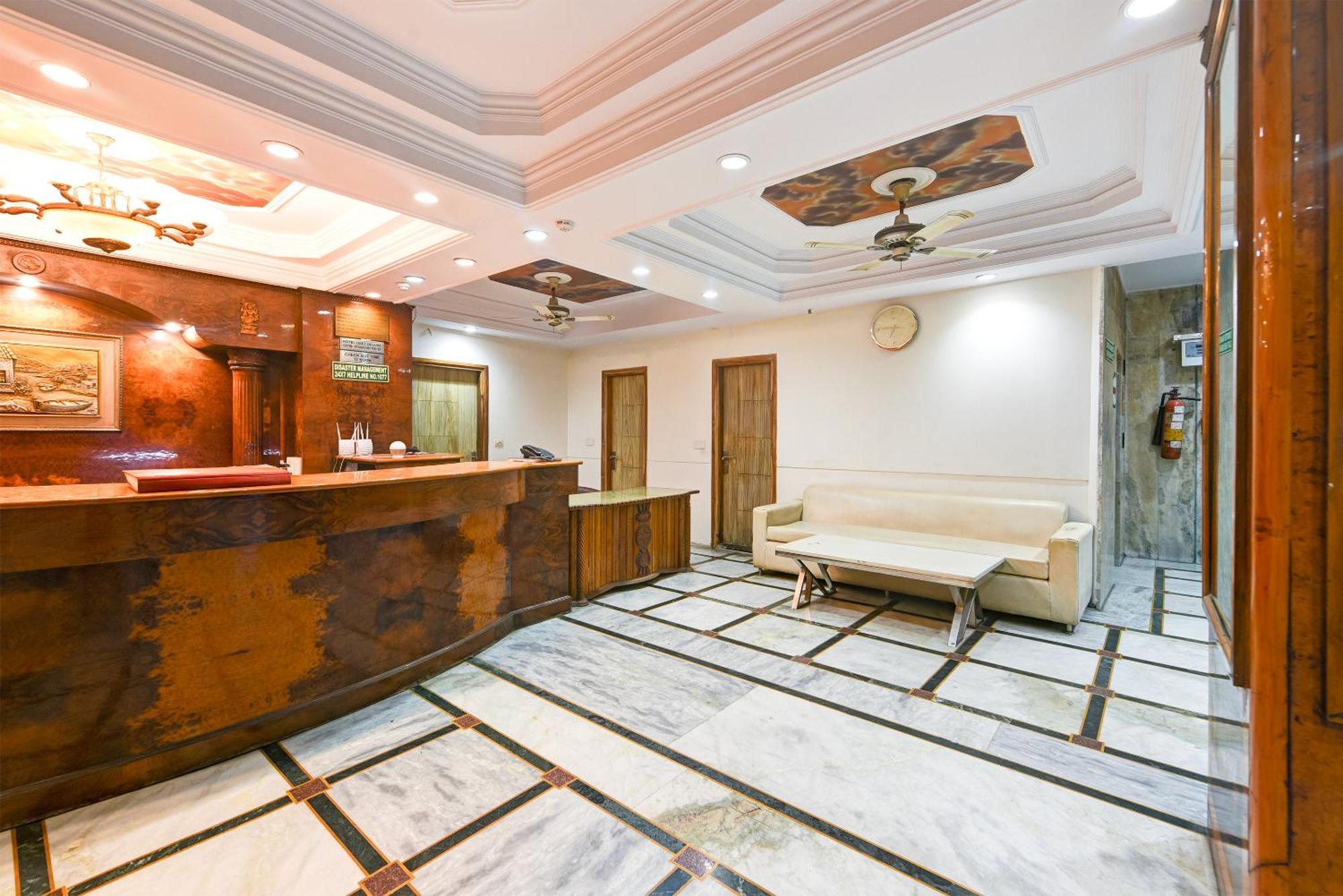 Hotel Geet Deluxe Нью-Дели Экстерьер фото