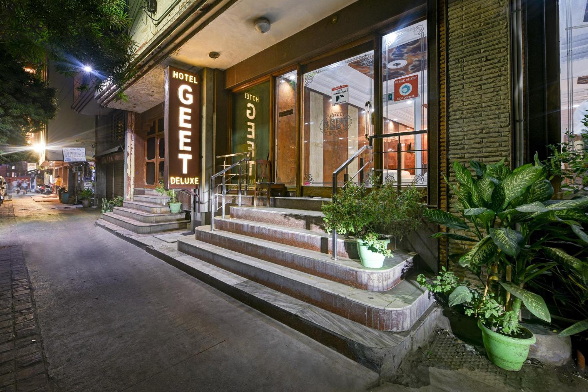 Hotel Geet Deluxe Нью-Дели Экстерьер фото