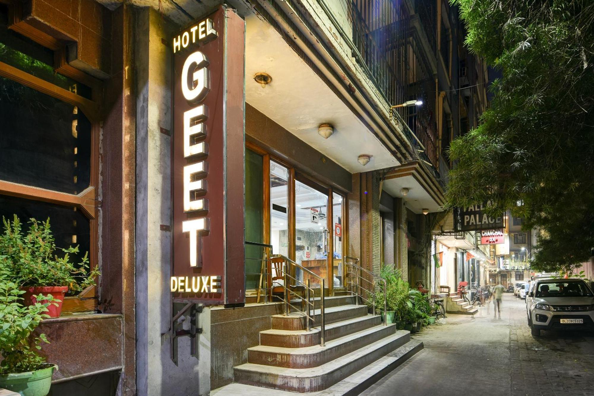 Hotel Geet Deluxe Нью-Дели Экстерьер фото